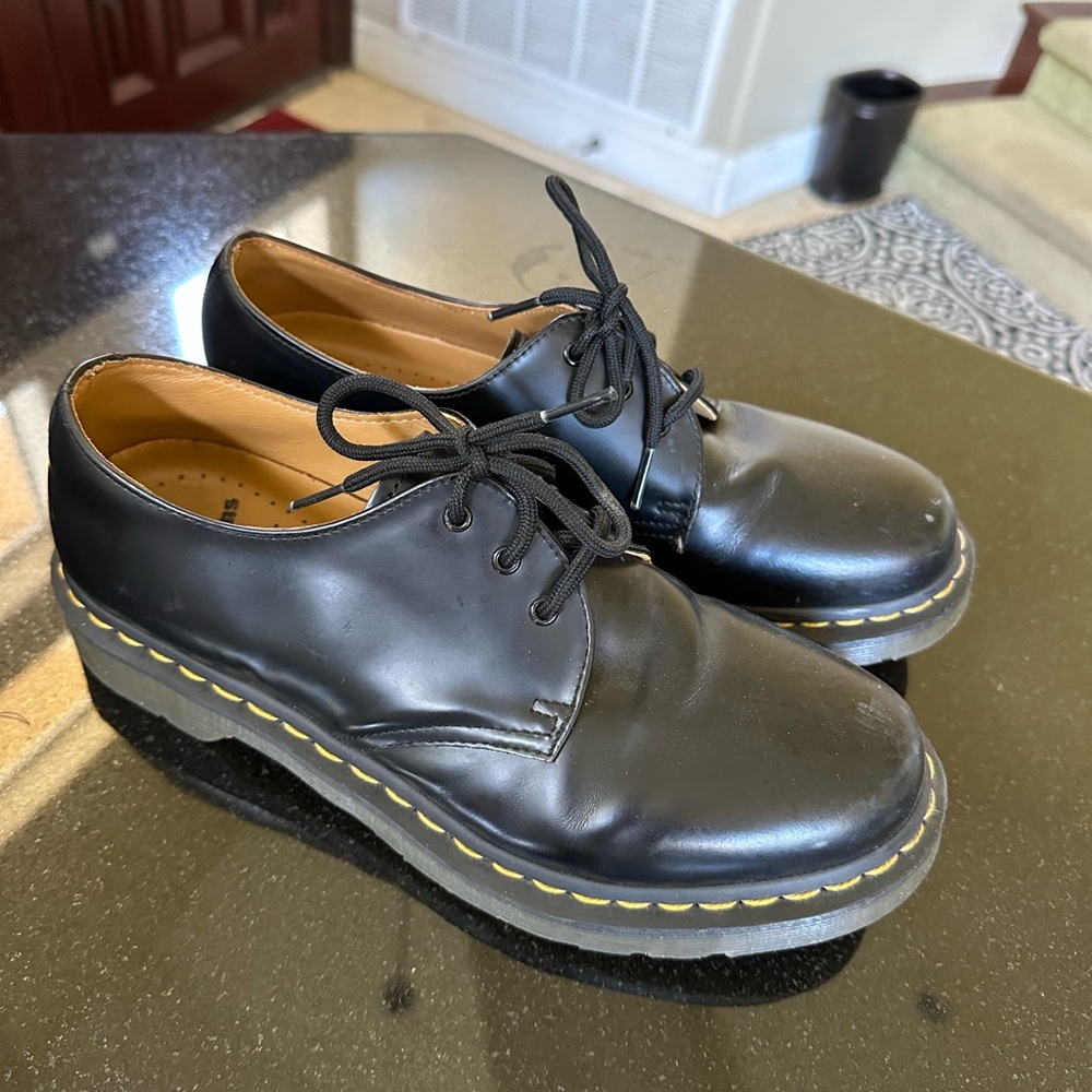 Low rise black Dr Martens